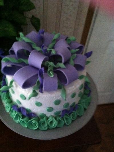 Big Bow cake and curlies - Cake by doodie