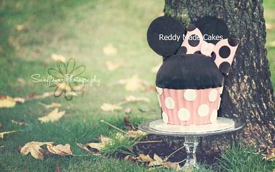 Minnie Mouse collection - Cake by Crystal Reddy