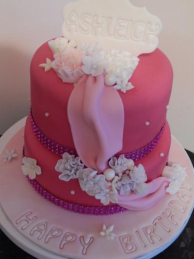 pink bling  - Cake by pennyscupcakes