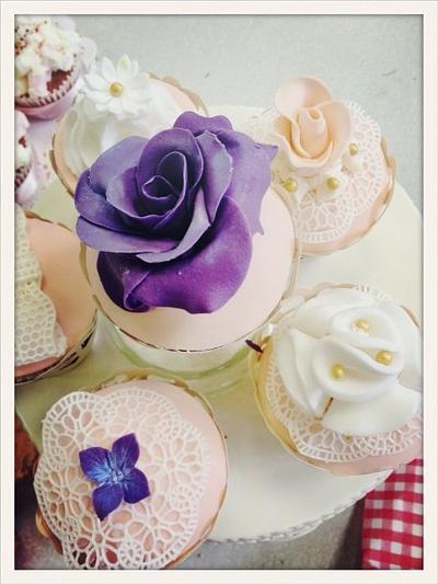 Sugarveil & Rose cupcakes - Cake by Lisascakes