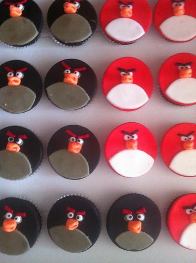 Angry birds cupcakes  - Cake by Little monsters Bakery