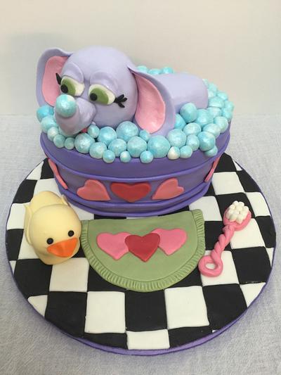 Elephant takes a bubble bath - Cake by Laurie