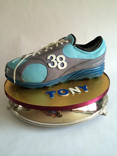 Tennis shoe - Cake by Antonio Balbuena