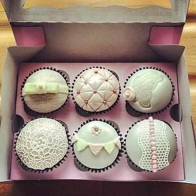 Vintage cupcakes - Cake by Tootsiedootsie1
