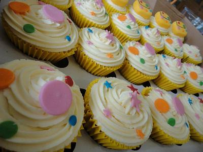 Mr tumble polka dot spotty bag stars birthday cupcakes - Cake by Krumblies Wedding Cakes