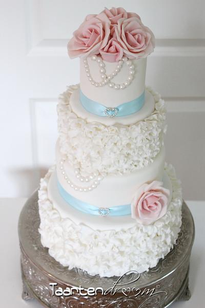 Romantic weddingcake - Cake by TaartenDroom
