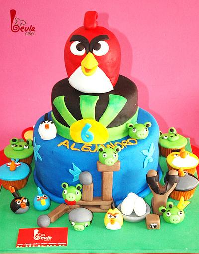 Angry Birds - Cake by Beula Cakes