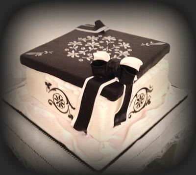 Cake Box  - Cake by Carmen 