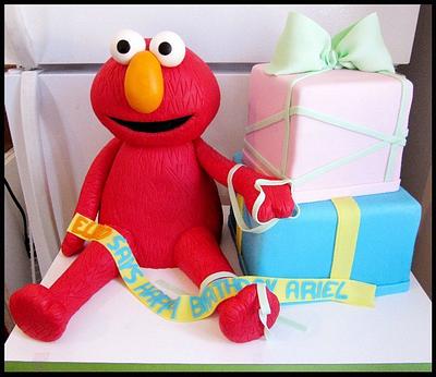 Elmo and presents  - Cake by Kasey
