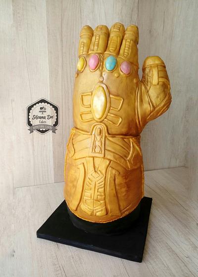 Thanos glove - Cake by Silvana Dri Cakes