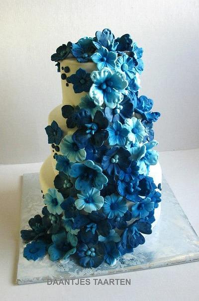 Something blue - Cake by Daantje