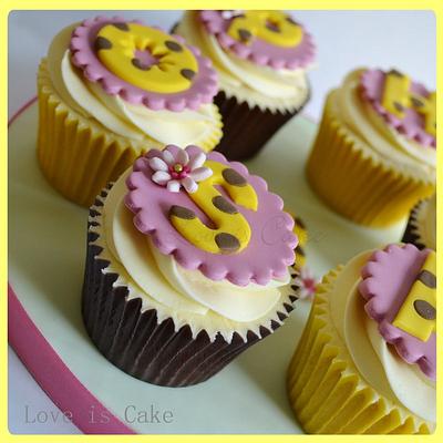 3rd Birthday Cupcakes - Cake by Helen Geraghty