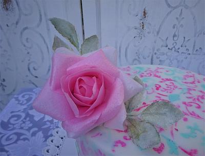 Rose of wafer paper - Cake by Daphne