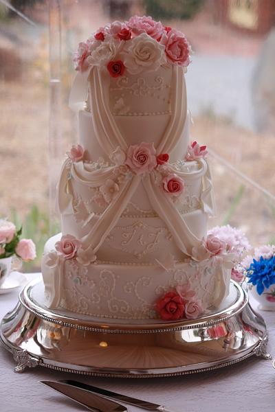 Wedding cake with dessert table - Cake by hotcakesn