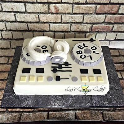 DJ soundboard cake - Cake by Lori Mahoney (Lori's Custom Cakes) 