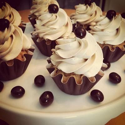 Vanilla Latte Cupcakes - Cake by Becky Pendergraft