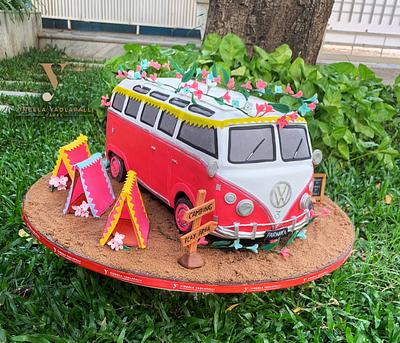 Camping Van - Cake by Vineela Yadlapalli Cakes