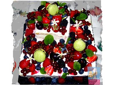 Naked cake with berries - Cake by A Cozinha da Chef Mamã
