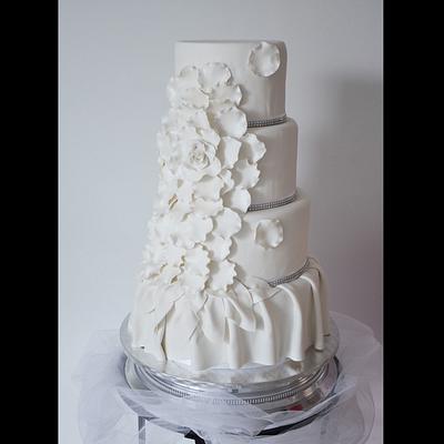 White Rose Petal Wedding Cake - Cake by Une Fille en Cuisine