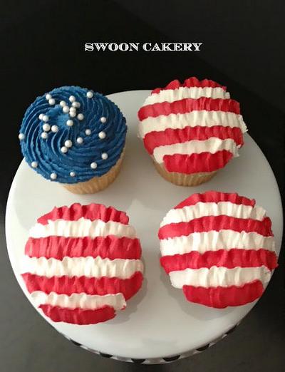 4th of July Cupcakes - Cake by SwoonCakery