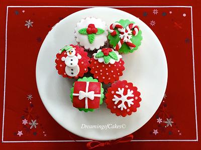 Christmas Cupcakes - Cake by Brandy-The Icing & The Cake