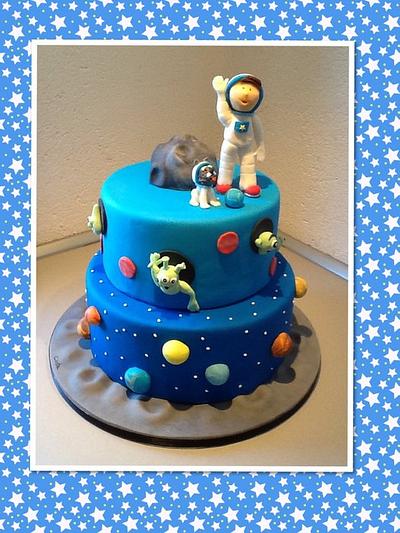 To the moon - Cake by Cinta Barrera