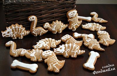 Skeletons of Dinosaurs - Cake by FondanEli