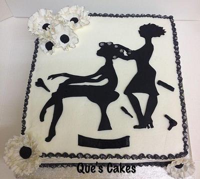 Black N White - Cake by Que's Cakes