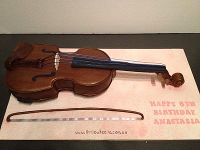Violin - Cake by Sarah