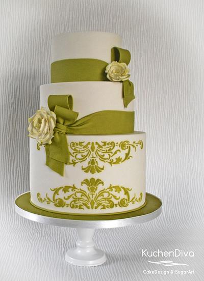 I'm in love with white and green... - Cake by KuchenDiva