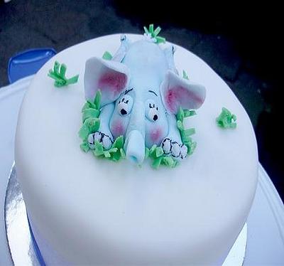 Elephant - Cake by Smokey dragon