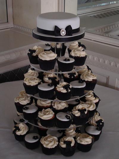 Black and White Wedding Cupcakes - Cake by Floriana Reynolds