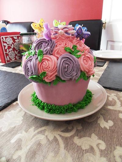 Polka dotted giant cupcake - Cake by Daniela mitrovic keats