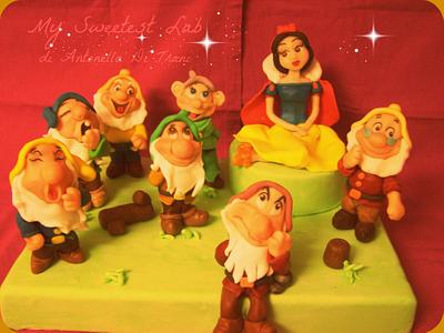 Snow white and the seven dwarfs!! - Cake by Antonella