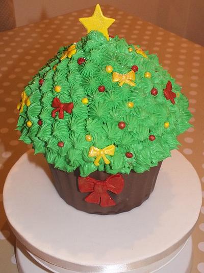 Christams Giant cupcake - Cake by  Clare