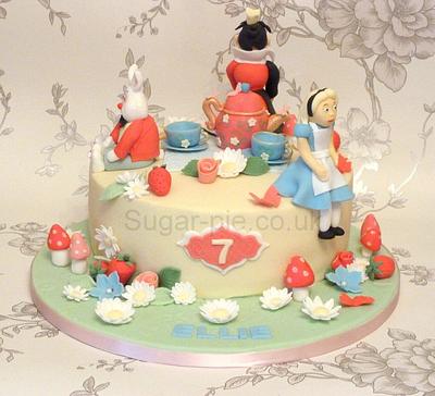 Alice In  Wonderland  - Cake by Sugar-pie