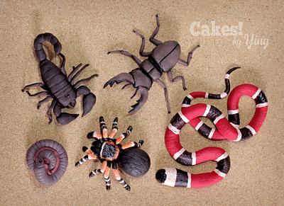Creepy Crawlies toppers - Cake by Cakes! by Ying
