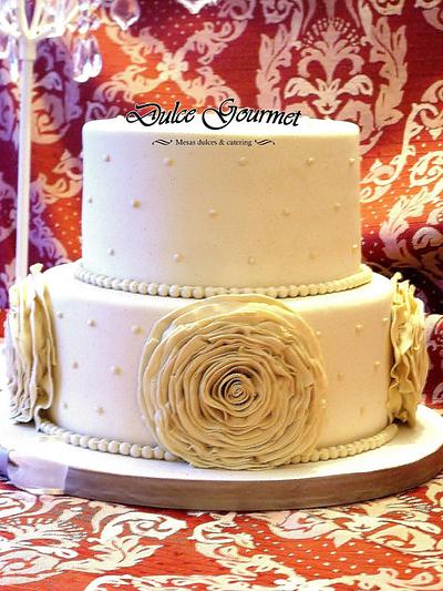 Ruffled roses for wedding! - Cake by Silvia Caballero