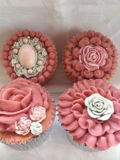 Cupcakes - Cake by Shirley Jones 