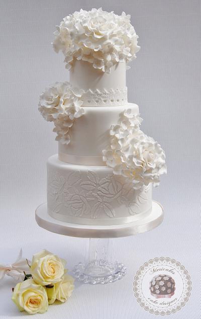 Pure white wedding cake - Cake by Mericakes