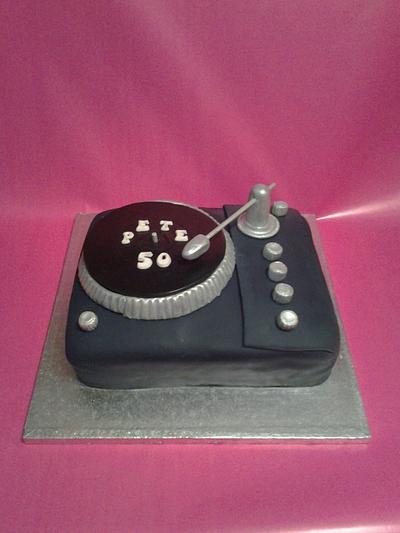 record player cake - Cake by forgecakes