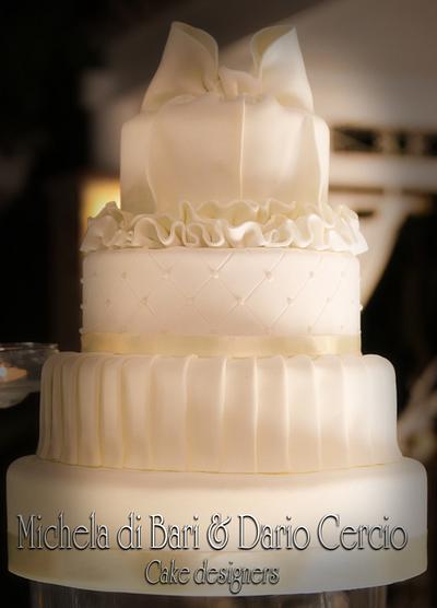 Total White wedding ♥ - Cake by Michela di Bari