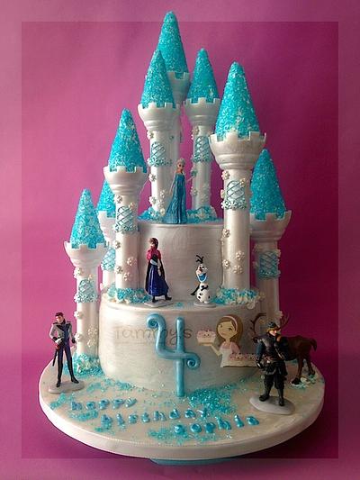 My first castle: Frozen - Cake by Tammys  Cupcakes