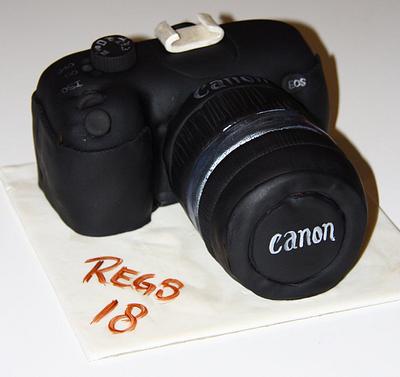 Camera - Cake by Sweetz Cakes