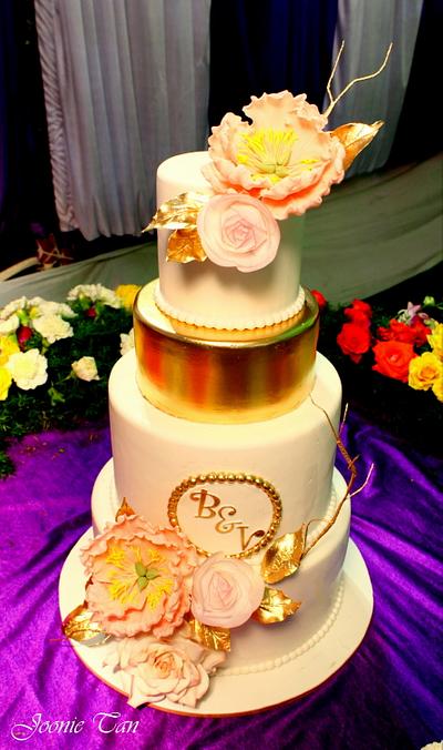 Golden Couple Wedding  - Cake by Joonie Tan
