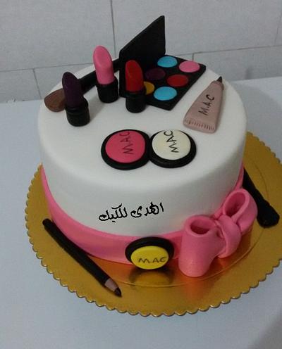 كعكة المكياج  - Cake by Alhudacake 