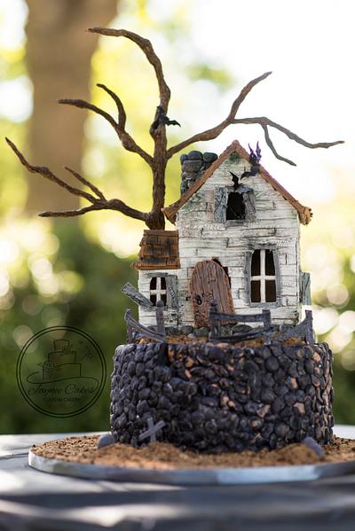 Halloween Haunted House - Cake by Jaynee Cakes