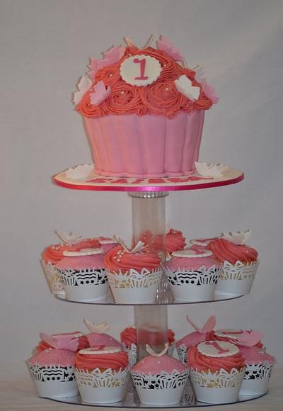 1st birthday - Cake by Sue Ghabach