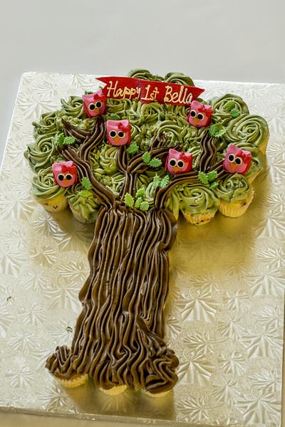 Owls in a tree pull apart  - Cake by Piece O'Cake 