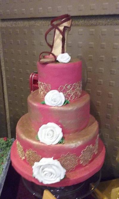 Torta rojo y encaje dorado - Cake by Dulciriela -Gisela Gañan